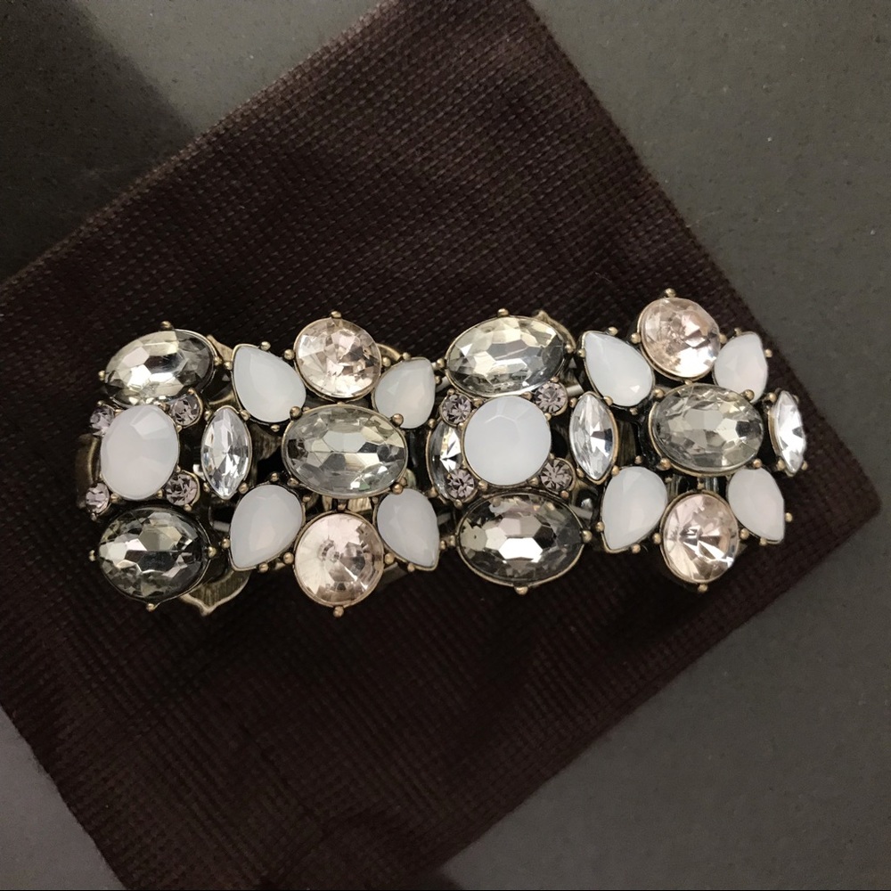 Gorgeous Banana Republic Classic Silver & Rhinestone Stretch Bracelet.
